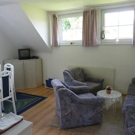 Monika ボーデンスドルフ